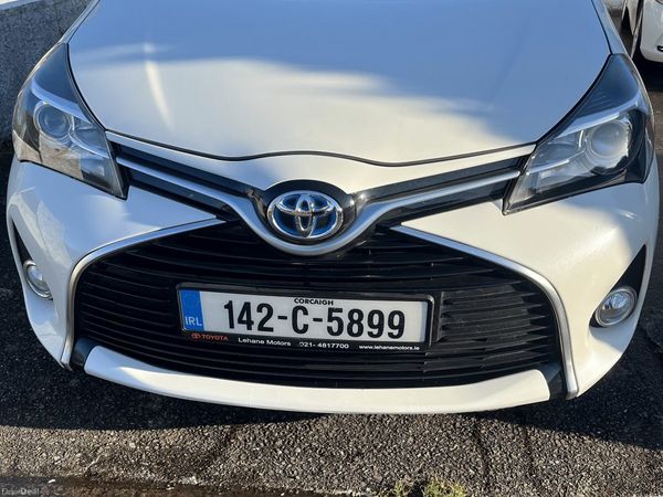 Toyota Yaris Hatchback, Petrol Hybrid, 2014, White