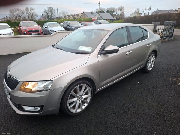 Skoda Octavia Saloon, Diesel, 2016, Beige