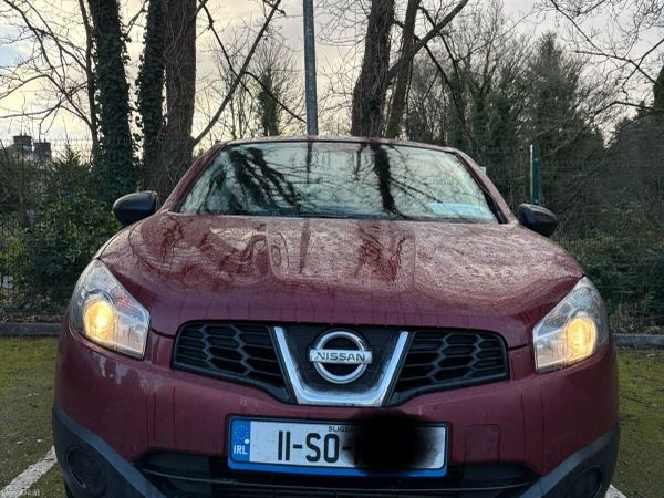 Nissan Qashqai Hatchback, Diesel, 2011, Red