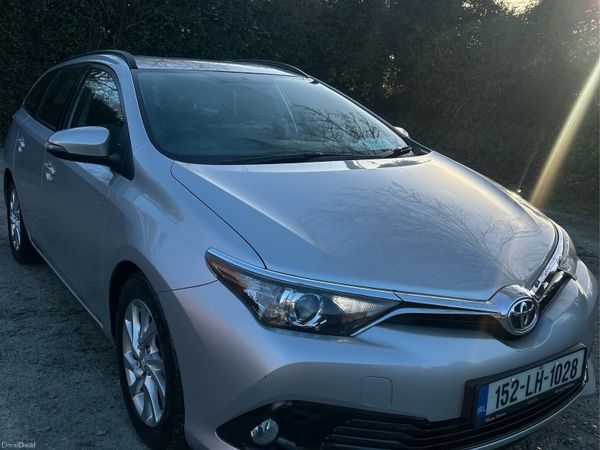 Toyota Auris Estate/Jeep, Diesel, 2015, Silver