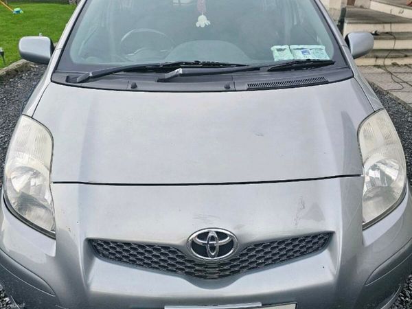 Toyota Yaris Hatchback, Petrol, 2009, Silver