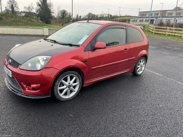Ford Fiesta Hatchback, Petrol, 2007, Red