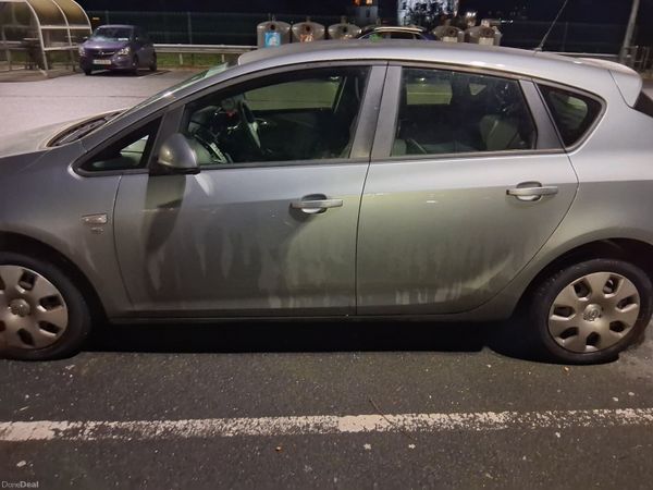 Opel Astra Hatchback, Diesel, 2010, Silver