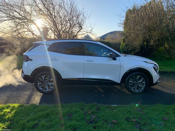 Kia Sportage SUV, Petrol Hybrid, 2024, White