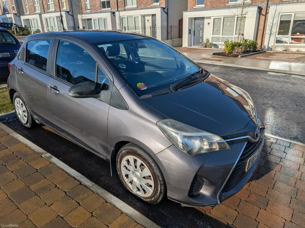 Toyota Yaris Hatchback, Petrol, 2015, Grey