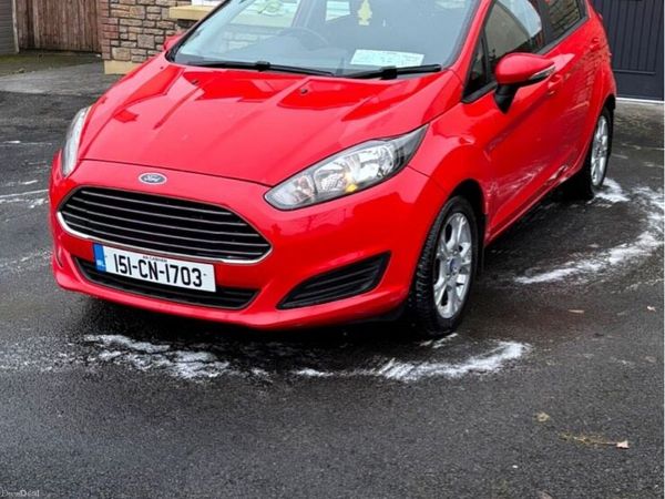 Ford Fiesta Hatchback, Petrol, 2015, Red