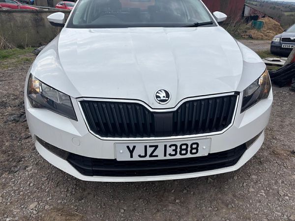 Skoda Superb Hatchback, Diesel, 2016, White