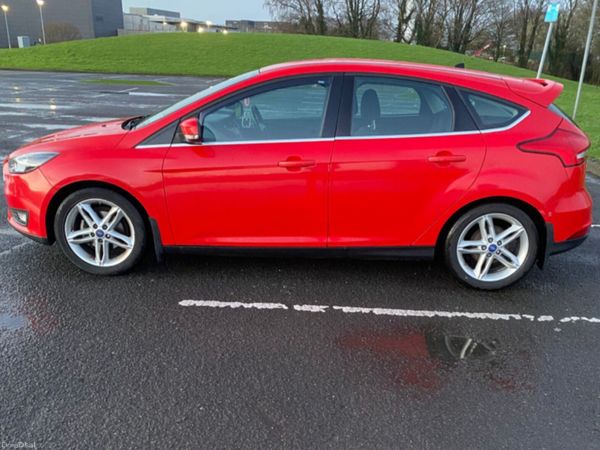 Ford Focus Hatchback, Diesel, 2015, Red
