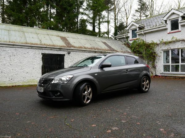 Kia Ceed Hatchback, Diesel, 2012, Grey