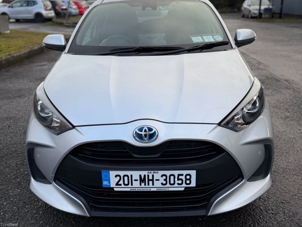 Toyota Yaris Hatchback, Petrol Hybrid, 2020, Silver