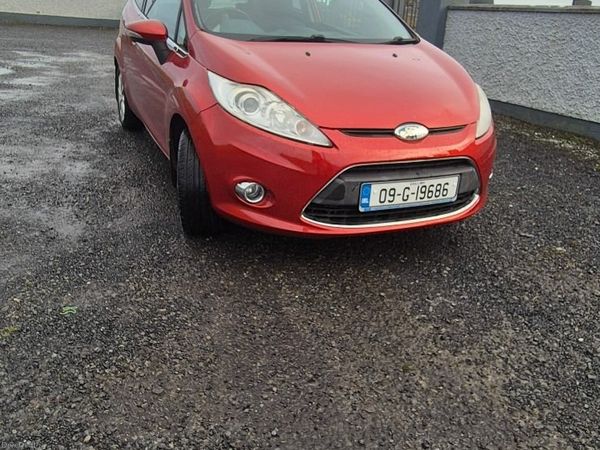 Ford Fiesta Hatchback, Petrol, 2009, Red