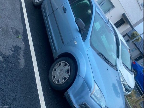 Ford Focus Saloon, Petrol, 2006, Blue