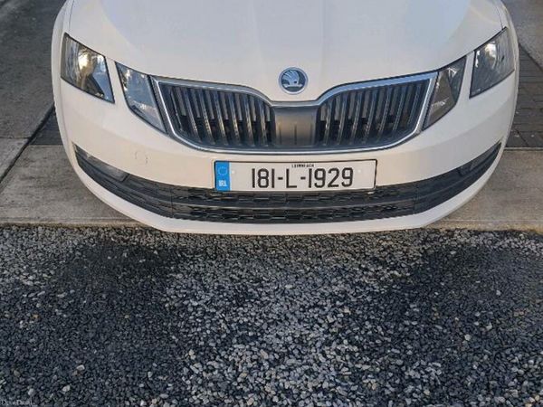 Skoda Octavia Saloon, Petrol, 2018, White
