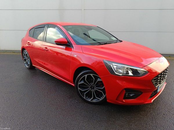 Ford Focus Hatchback, Diesel, 2019, Red