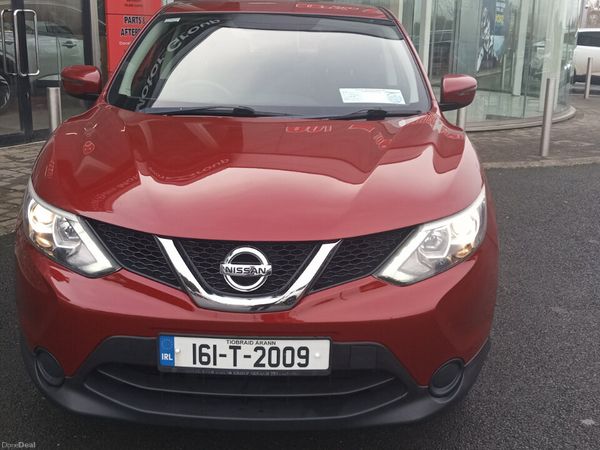 Nissan Qashqai Hatchback, Diesel, 2016, Red