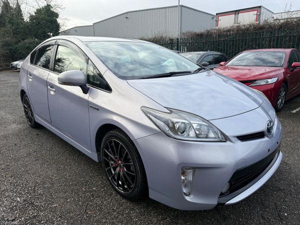 Toyota Prius Hatchback, Petrol Hybrid, 2015, Green