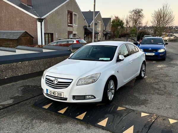 Vauxhall Insignia Hatchback, Diesel, 2012, White