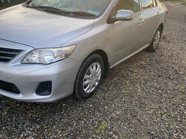 Toyota Corolla Saloon, Petrol, 2012, Silver