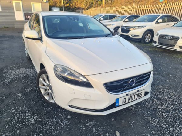 Volvo V40 Hatchback, Petrol, 2013, White
