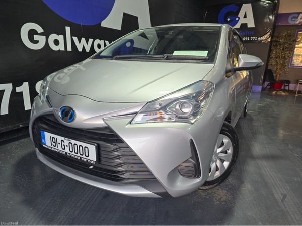 Toyota Yaris Hatchback, Petrol Hybrid, 2019, Silver