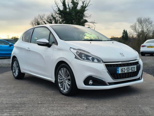 Peugeot 208 Hatchback, Petrol, 2016, White