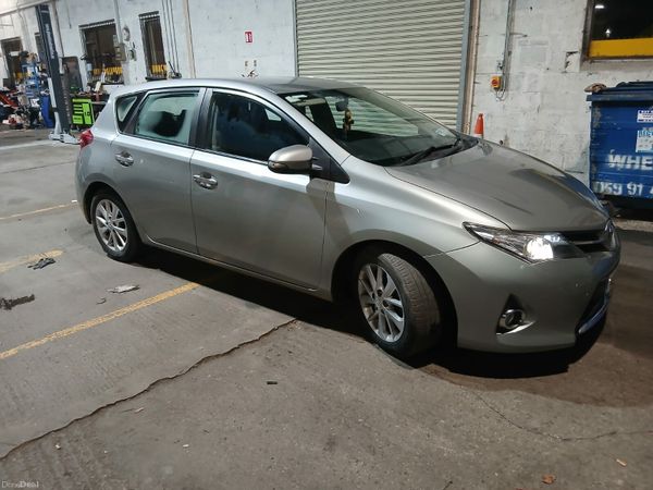 Toyota Auris Hatchback, Diesel, 2014, Grey
