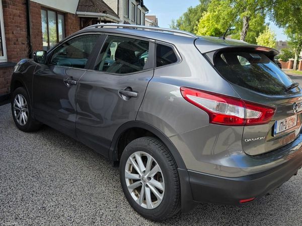 Nissan Qashqai SUV, Diesel, 2017, Grey