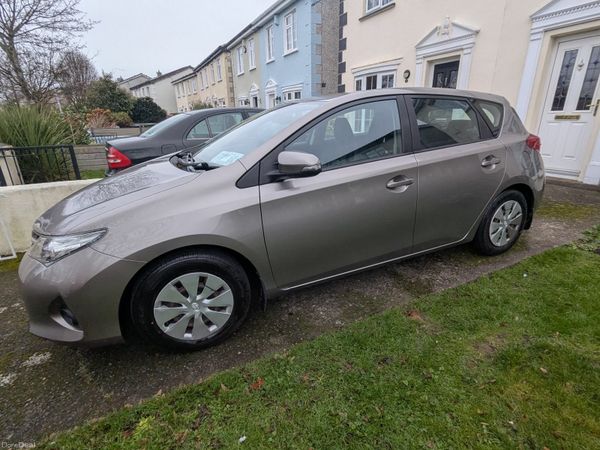 Toyota Auris Hatchback, Diesel, 2014, Bronze