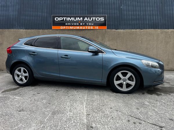 Volvo V40 Hatchback, Petrol, 2014, Green