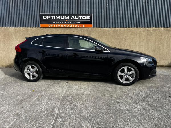 Volvo V40 Hatchback, Petrol, 2015, Black
