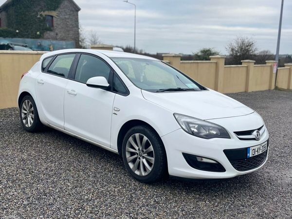 Vauxhall Astra Hatchback, Petrol, 2013, White