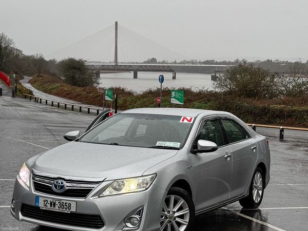Toyota Camry Saloon, Petrol Hybrid, 2012, Silver