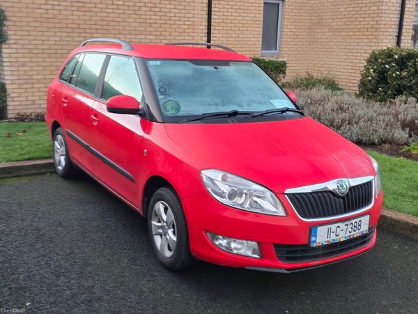Skoda Fabia Estate/Jeep, Petrol, 2011, Red