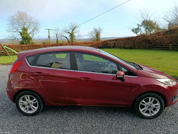 Ford Fiesta Hatchback, Petrol, 2014, Red
