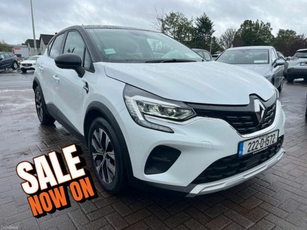 Renault Captur Hatchback, Petrol, 2022, White