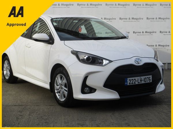 Toyota Yaris Hatchback, Petrol, 2022, White
