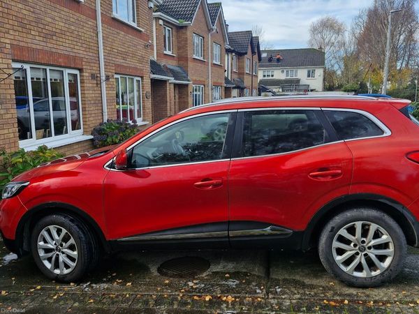 Renault Kadjar SUV, Petrol, 2016, Red