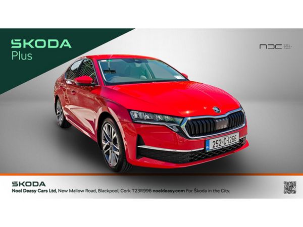 Skoda Octavia Hatchback, Petrol, 2025, Red