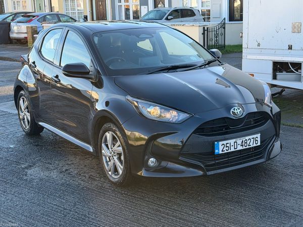 Toyota Yaris Hatchback, Petrol Hybrid, 2025, Black