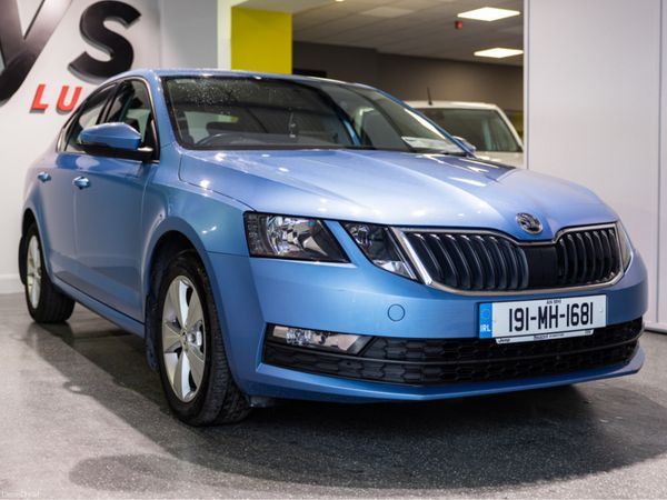 Skoda Octavia Hatchback, Petrol, 2019, Blue