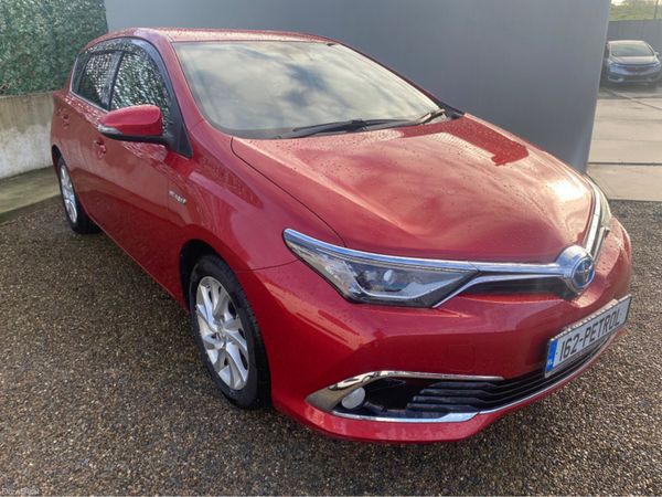 Toyota Auris Hatchback, Petrol Hybrid, 2016, Red