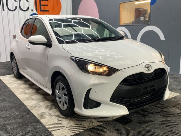 Toyota Yaris Hatchback, Petrol, 2022, White
