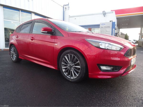 Ford Focus Hatchback, Diesel, 2017, Red