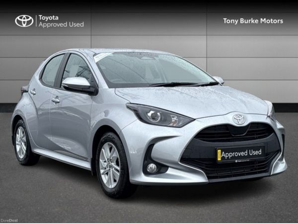 Toyota Yaris Hatchback, Petrol Hybrid, 2025, Silver