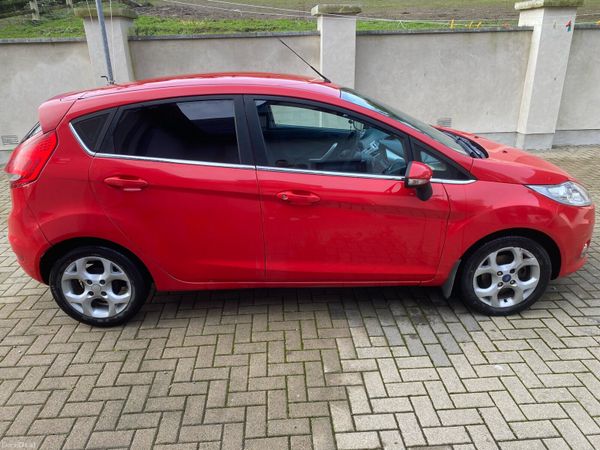 Ford Fiesta Hatchback, Diesel, 2011, Red