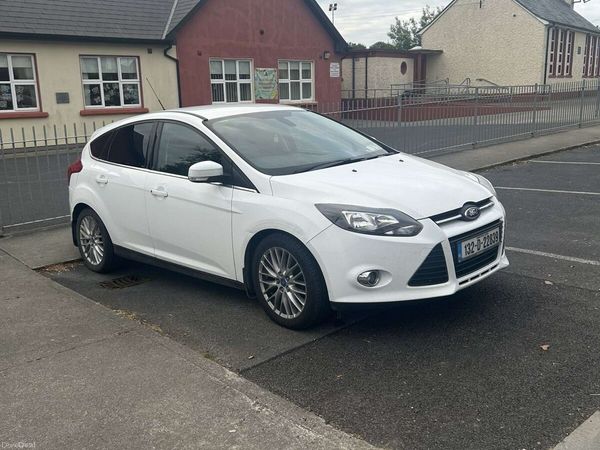 Ford Focus Hatchback, Petrol, 2013, White