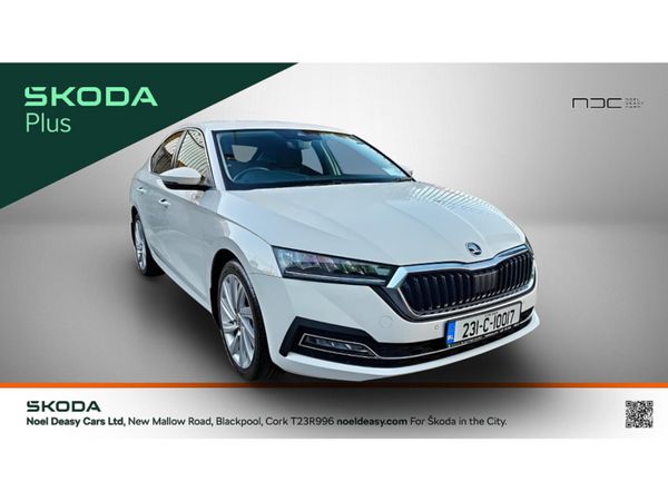 Skoda Octavia Hatchback, Petrol, 2023, White