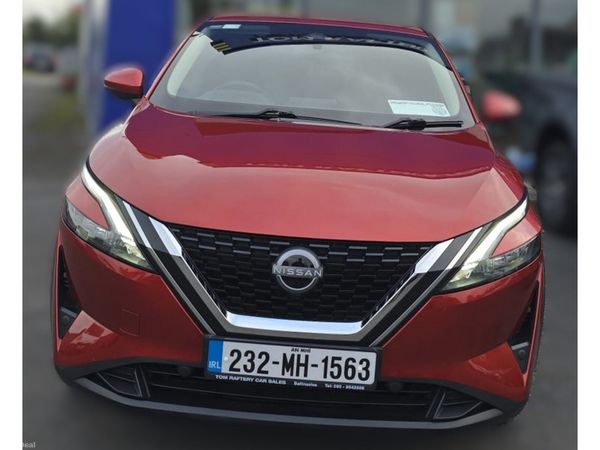 Nissan Qashqai MPV, Petrol, 2023, Red