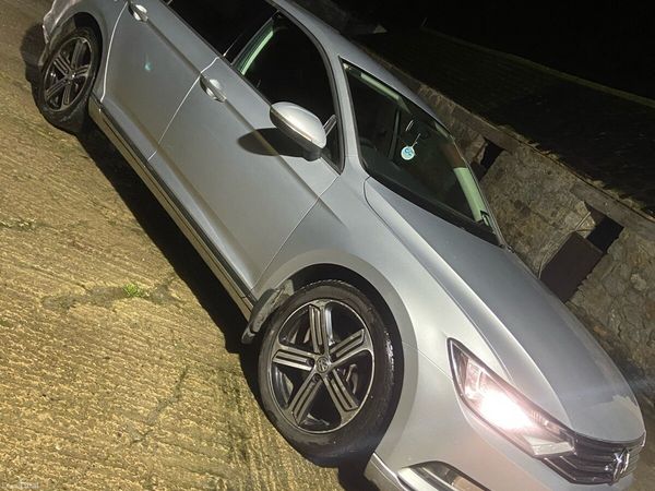Volkswagen Passat Saloon, Diesel, 2016, Silver