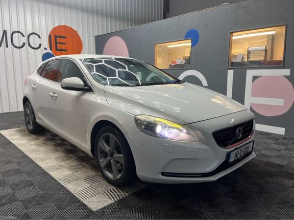 Volvo V40 Hatchback, Petrol, 2014, White
